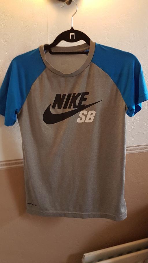 Buy & Sell Yew Tree Estate Sandwell - Photos for NIKE top