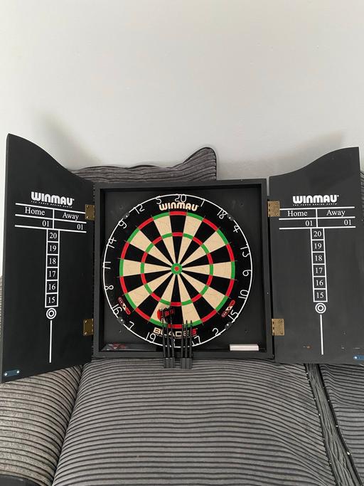 Buy & Sell Maze Hill South East London - Photos for Dart board and case and a set of darts