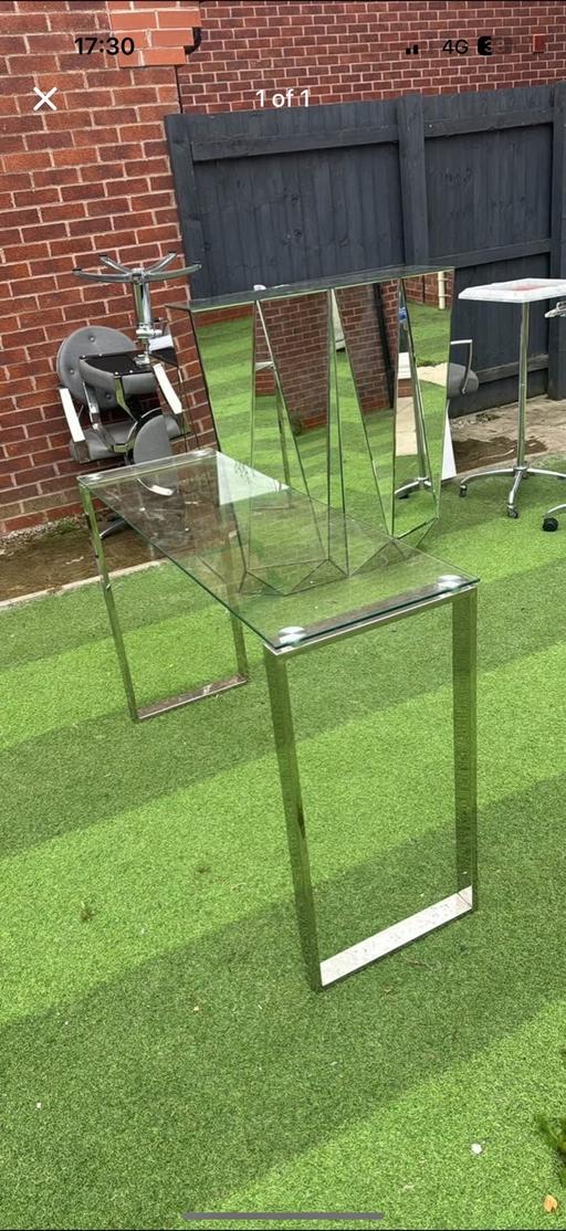 Buy & Sell Leigh Wigan - Photos for Glass desk table