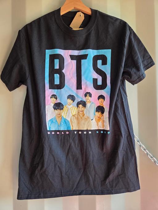 Buy & Sell Middleton Leeds - Photos for BTS tour t shirt size Medium