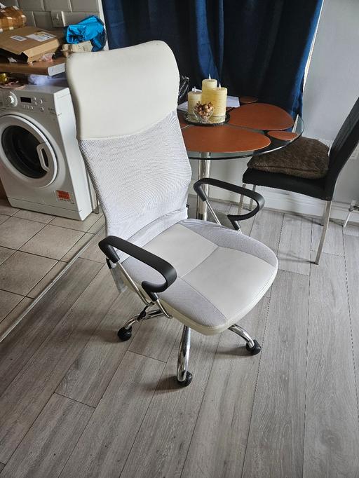 Buy & Sell South Woodford East London - Photos for white ergonomic swivel high back chair