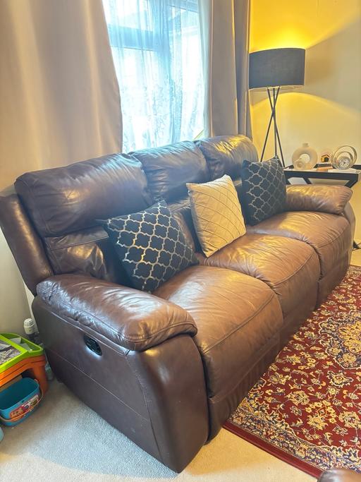 Buy & Sell Romsey Test Valley - Photos for Brown leather 8 (3,3,2) seater recliner sofa