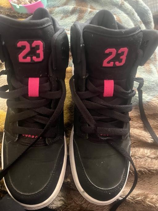 Buy & Sell Farnham Royal Slough - Photos for Pink and black high top Jordans
