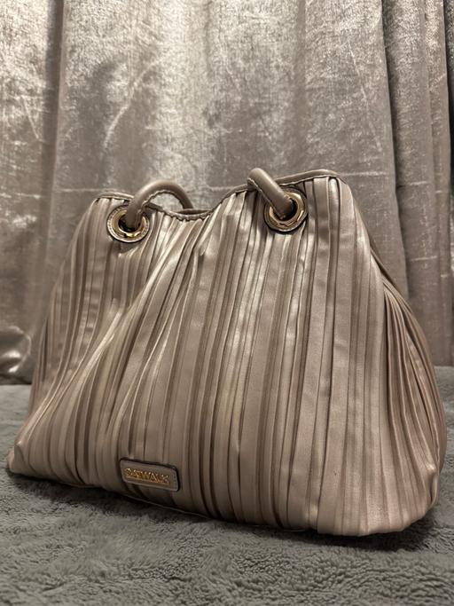 Buy & Sell London Luton Airport Luton - Photos for hand bag