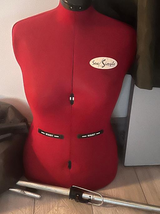 Classes Lingfield Tandridge - Photos for Mannequin adjusting with stand
