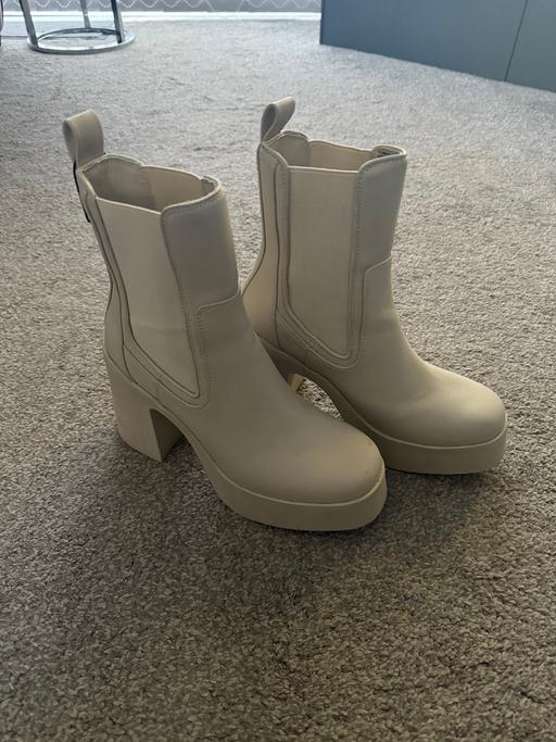 Buy & Sell Sacriston County Durham - Photos for Steve Madden cream platform boots