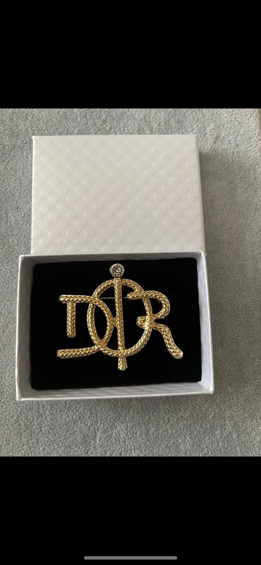 Buy & Sell Hamilton South Lanarkshire - Photos for Lovely. New Boxed brooch