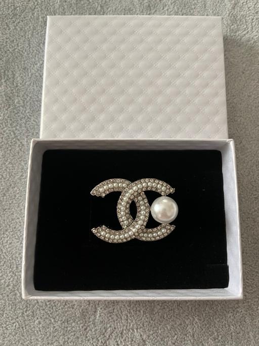 Buy & Sell Hamilton South Lanarkshire - Photos for Lovely new boxed brooch