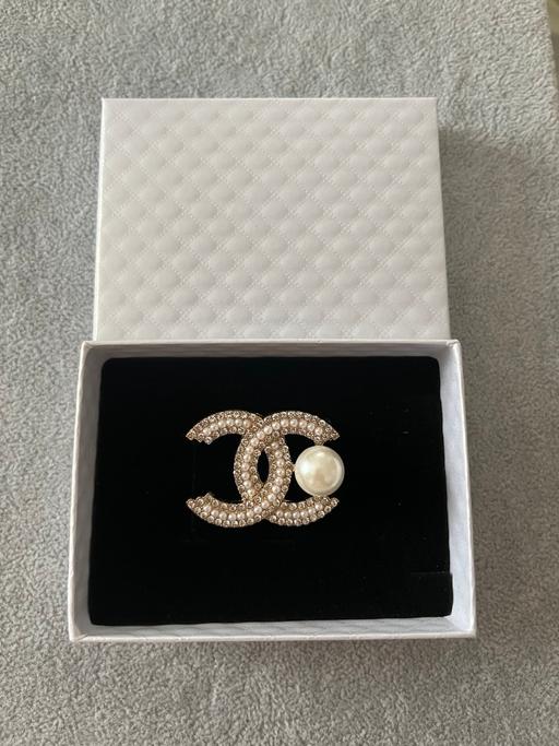 Buy & Sell Hamilton South Lanarkshire - Photos for Lovely new boxed brooch