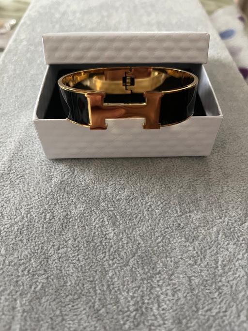 Buy & Sell Hamilton South Lanarkshire - Photos for Lovely new boxed bangle