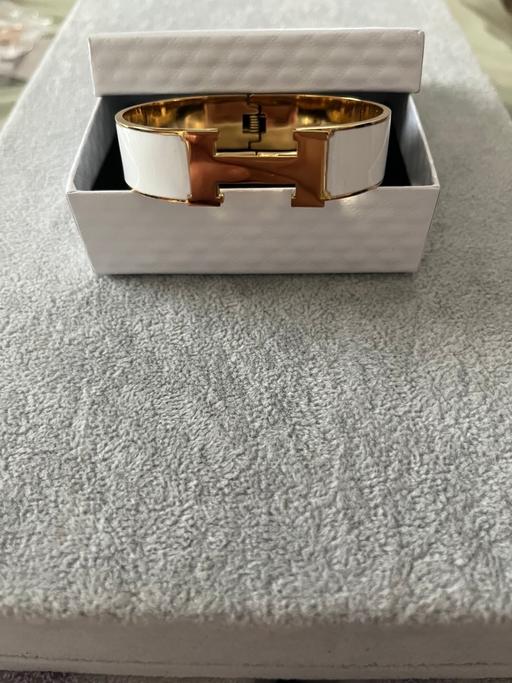 Buy & Sell Hamilton South Lanarkshire - Photos for Lovely boxed bangle