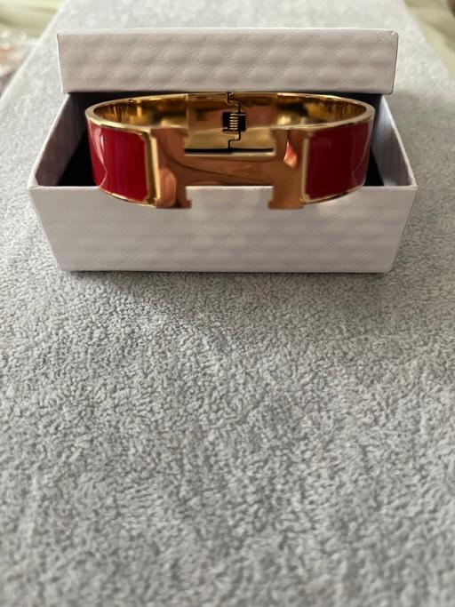 Buy & Sell Hamilton South Lanarkshire - Photos for Lovely new boxed bangle