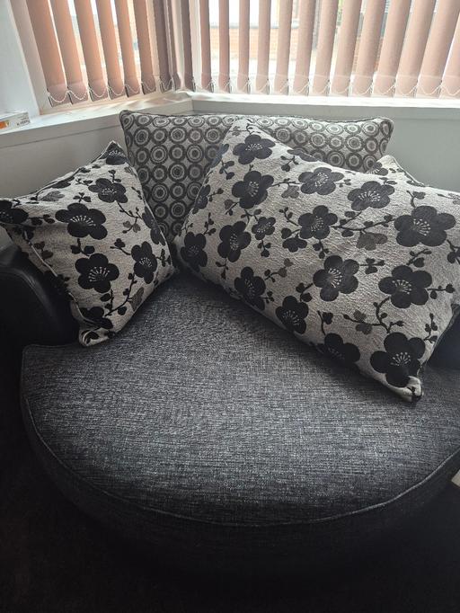 Buy & Sell Premier Business Park Walsall - Photos for Large round rotating sofa