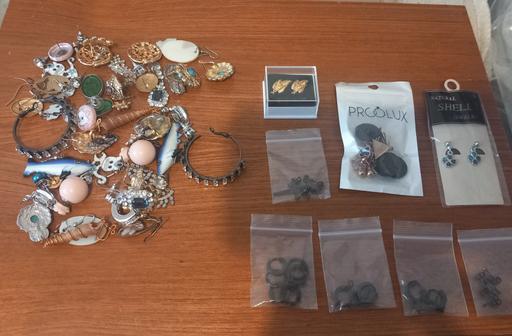 Buy & Sell Thatto Heath Saint Helens - Photos for Large collection of mixed earrings