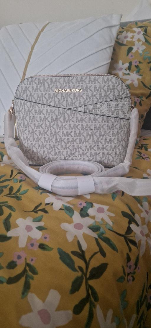 Buy & Sell Nunhead South East London - Photos for Michael kors crossbody bag