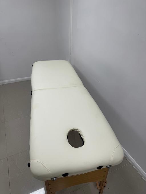 Buy & Sell East Lane Business Park Brent - Photos for Salon beauty bed in cream