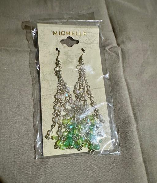 Buy & Sell Braunstone Leicester - Photos for Dangle Earrings with Green & Clear Beads