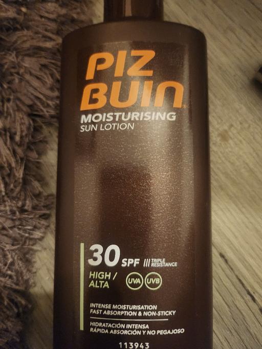 Buy & Sell Selly Oak Birmingham - Photos for Piz Buin sun lotion