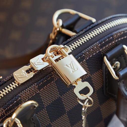 Buy & Sell Dartford Town Centre Dartford - Photos for Affordable luxury bag-style meet elegance