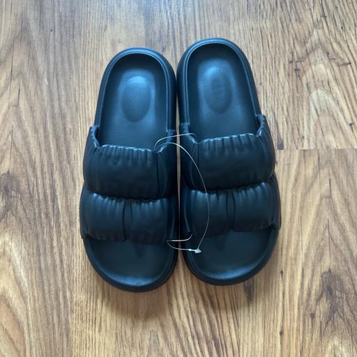 Buy & Sell Atherton Wigan - Photos for Urban Jacks Cloud Puffy Black Sliders Size 7