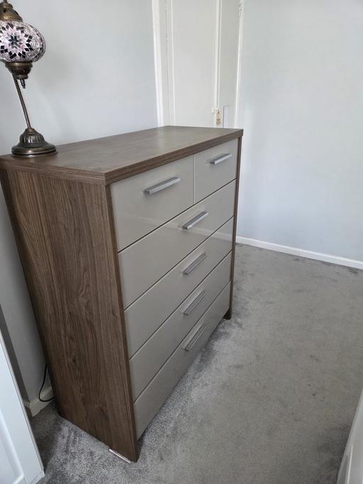 Buy & Sell Becontree East London - Photos for Sazzad
