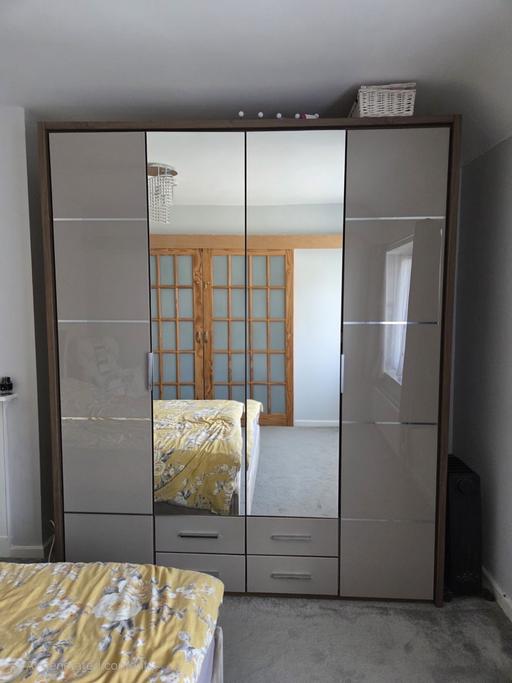 Buy & Sell Becontree East London - Photos for 4 door wardrobe benson for beds mirabel