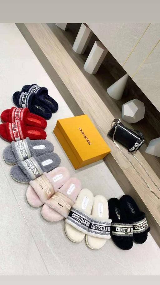 Buy & Sell Kentish Town Camden - Photos for dior fluffy slippers