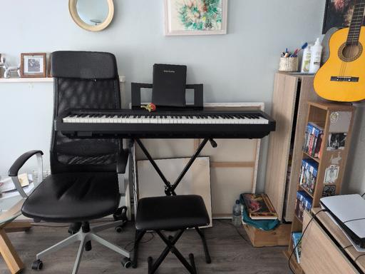 Buy & Sell St Luke`s Central London - Photos for YAMAHA PIANO AND STOOL