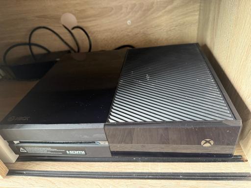Buy & Sell Thornton Heath Croydon - Photos for Xbox one 500gb with 2x controller