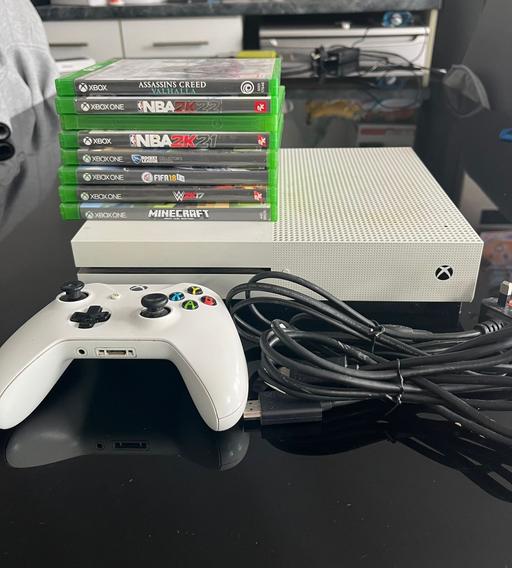 Buy & Sell Belmont Sutton - Photos for Xbox One S Bundle
