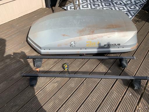 Vehicles Coombe South East London - Photos for Roof box and bars