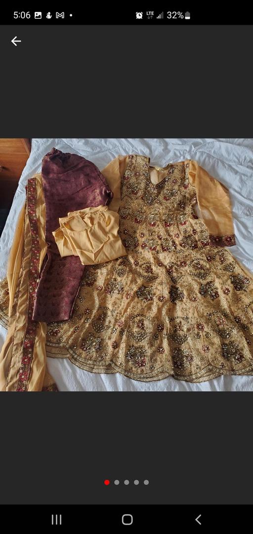 Buy & Sell Newhall Street Birmingham - Photos for Red and gold asain dress