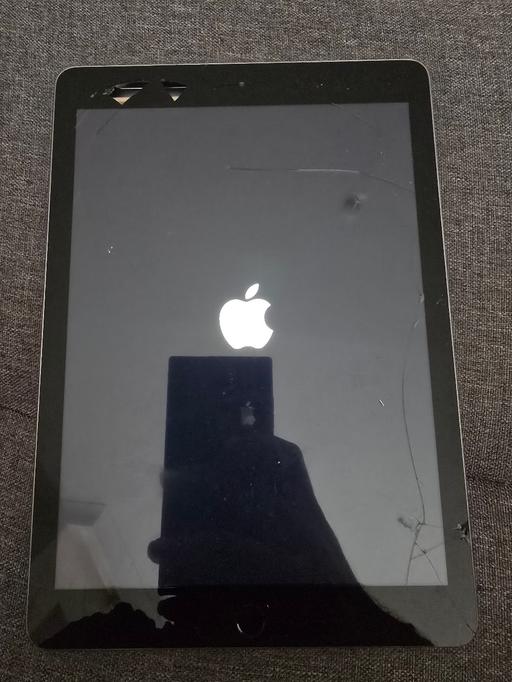Buy & Sell Catford South East London - Photos for Ipad A1893 spares or repair