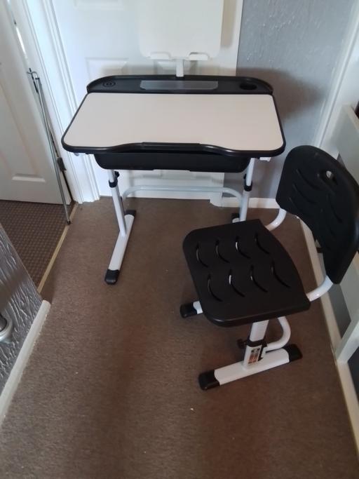 Buy & Sell Allhallows Medway - Kent - Photos for Desk and chair