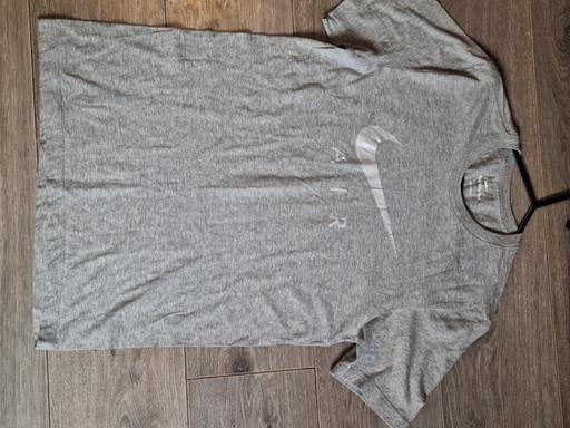 Buy & Sell Leigh Wigan - Photos for grey nike tee