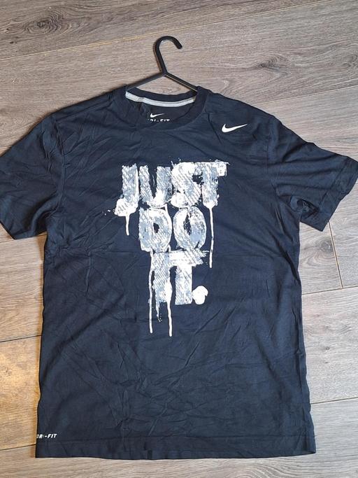 Buy & Sell Leigh Wigan - Photos for nike dri fit tee