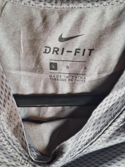 Buy & Sell Leigh Wigan - Photos for nike dri fit tee