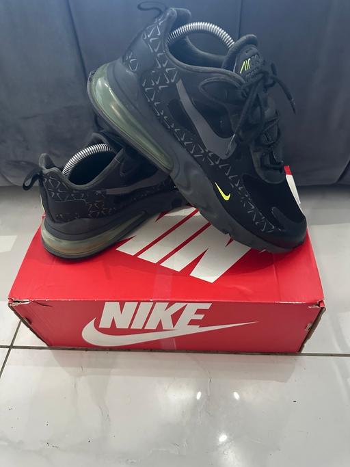 Buy & Sell Walton Liverpool - Photos for Nike react