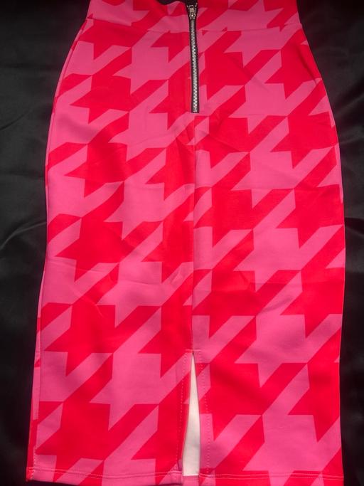 Buy & Sell Essington Wolverhampton - Photos for Pink high waisted skirt
