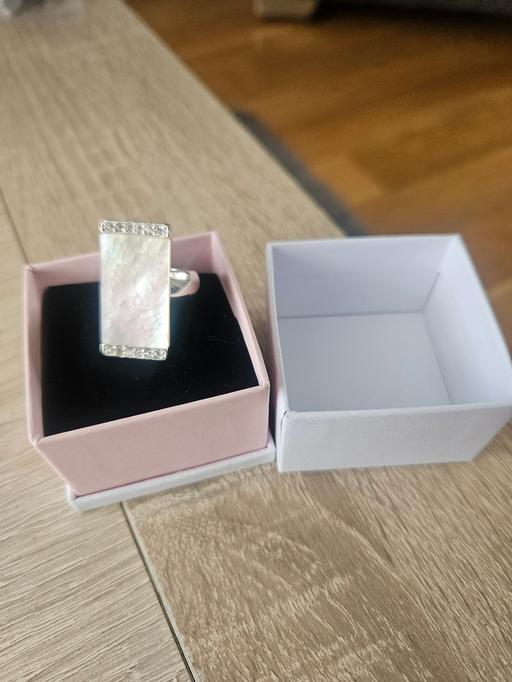Buy & Sell Newton Doncaster - Photos for Gorgeous ring size small..boxed, not pandora