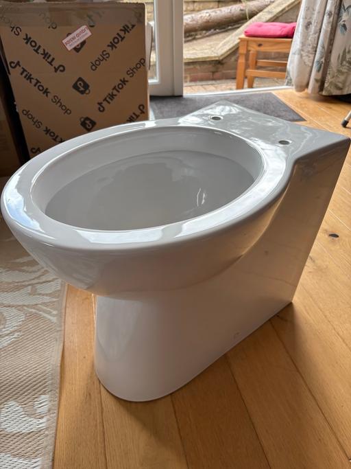 Buy & Sell Upper Hale Waverley - Photos for Back to wall toilet pan with seat
