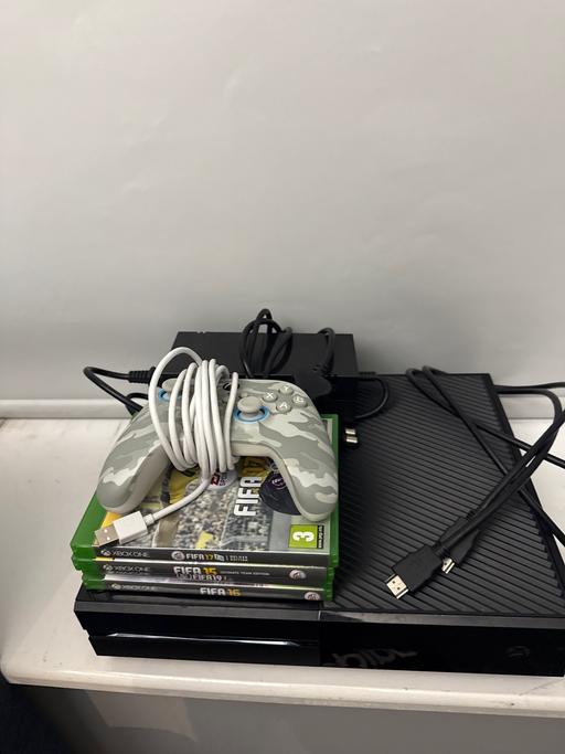 Buy & Sell Oxley Wolverhampton - Photos for Xbox one 500gb pad leads and fifa games.