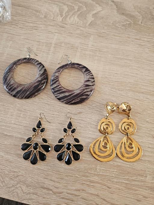 Buy & Sell Newton Doncaster - Photos for 3 pairs of dressy earrings.. like new.