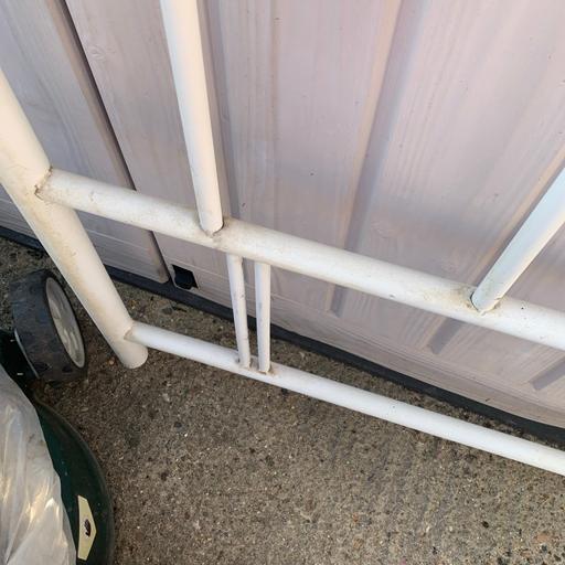 Buy & Sell Pilgrims Hatch Brentwood - Photos for White metal head board used