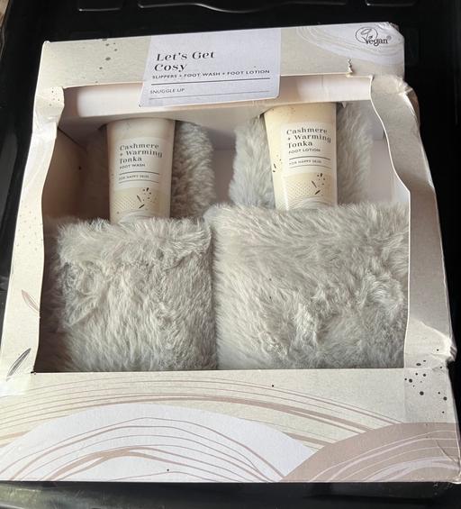 Buy & Sell Becontree Heath East London - Photos for Slipper gift set size 5-6