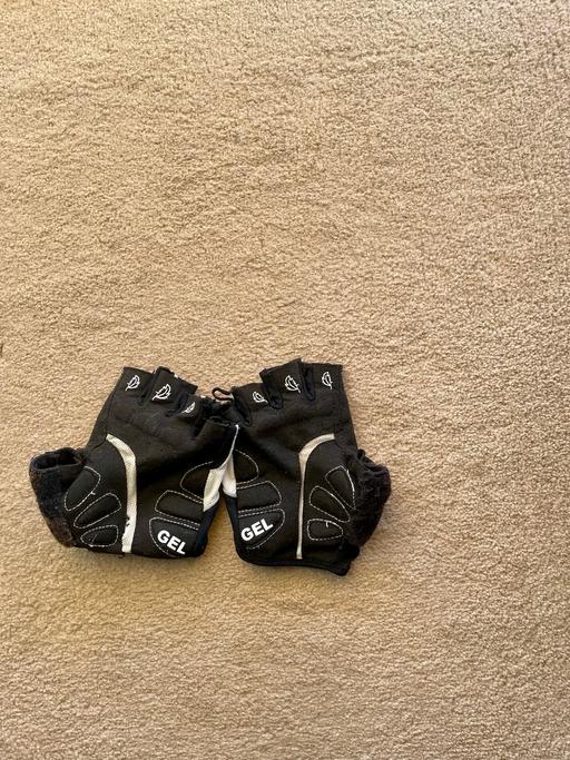 Buy & Sell Tain Highland - Photos for Gore gel cycling gloves for women