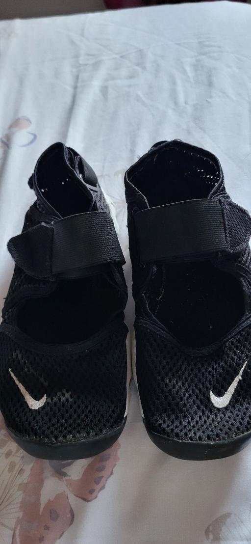 Buy & Sell Radcliffe Bury - Photos for trainers size 4.5