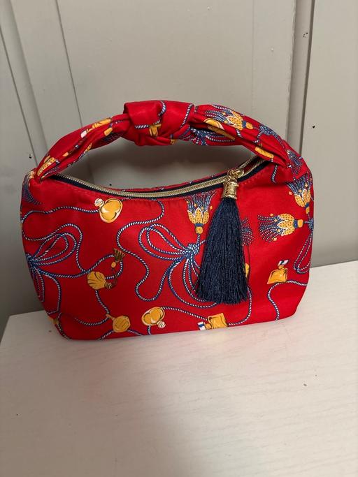 Buy & Sell Duckmanton Chesterfield - Photos for Estée Lauder small bag
