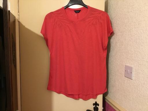 Buy & Sell Woodcross Wolverhampton - Photos for Ladies Top Size 20 as new