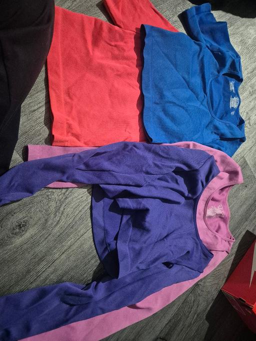 Buy & Sell Ince Wigan - Photos for girls gym top bundle